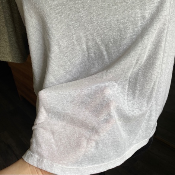 Me to We Off-White Tee with Cut Out Sleeves Large - Picture 3 of 8